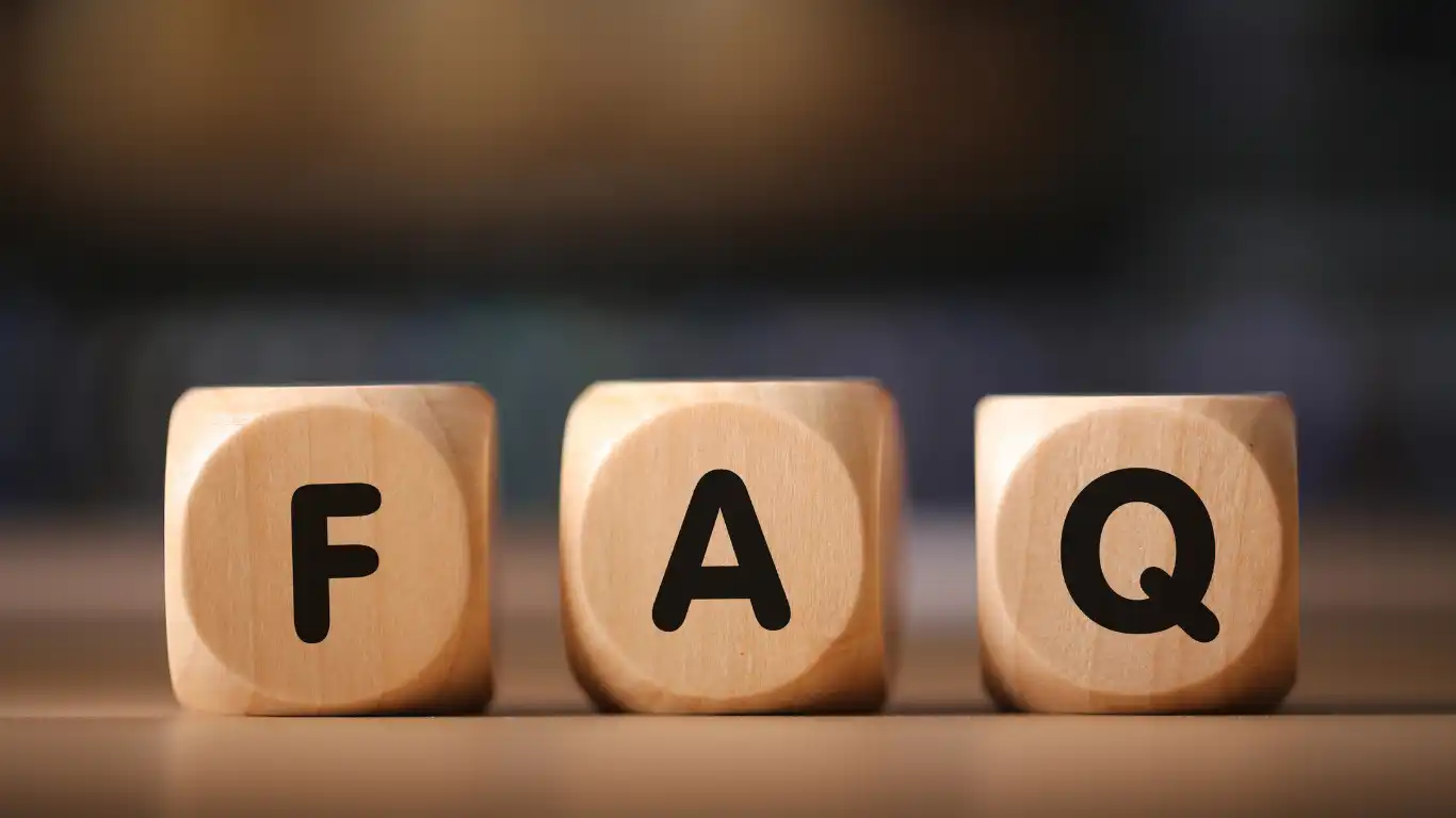 FAQと書かれた積み木